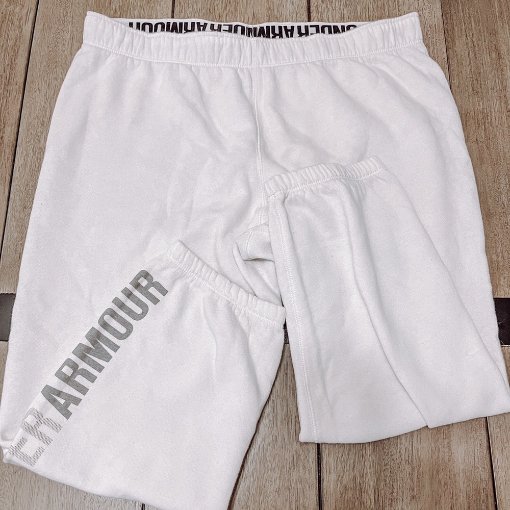 Cropped Under Armour Sweatpants